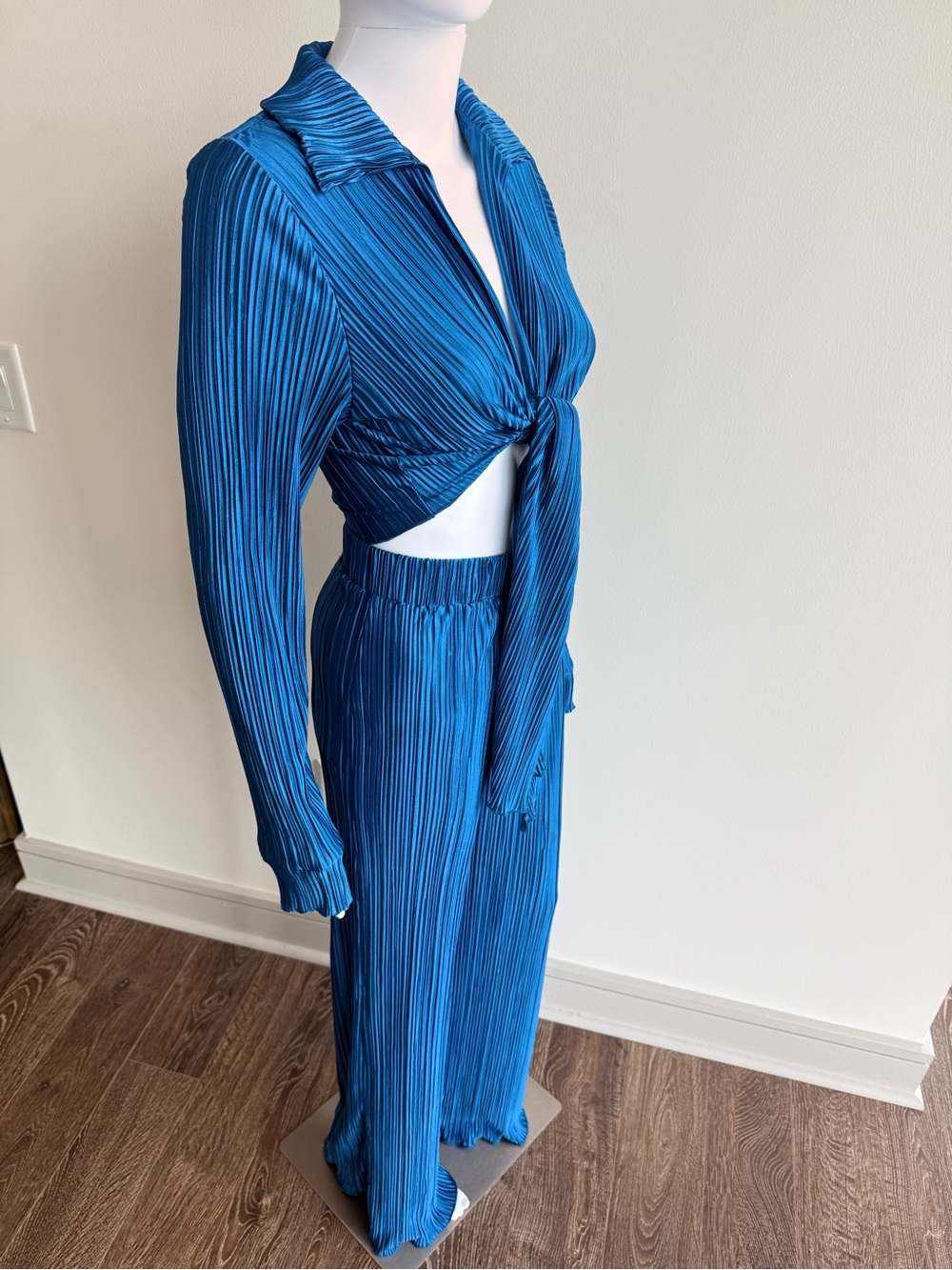 Lilly’s Kloset Plisse Tie-Front Cropped Blouse With Pants Set in Royal Blue - Picture 4 of 7